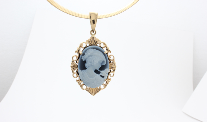 14K YELLOW GOLD OVAL BLACK AGATE CAMEO PENDANT