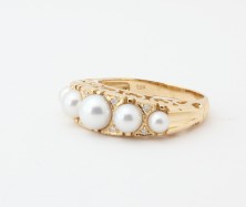 18K YELLOW GOLD 5 GRADUATED PEARL AND DIAMOND RING